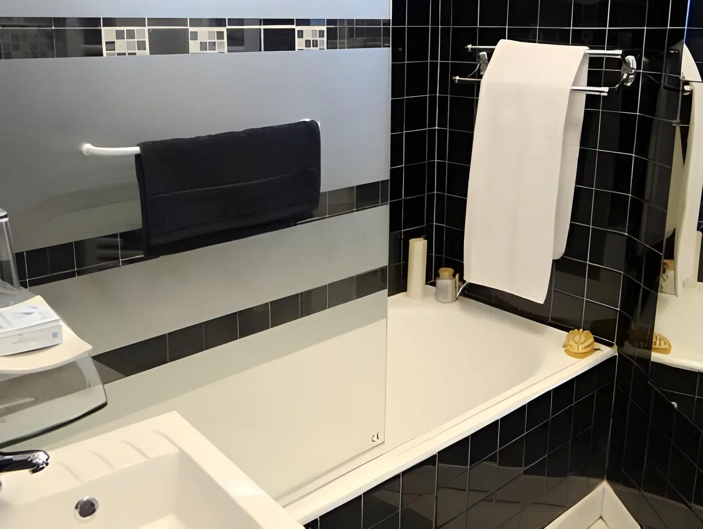 Chambres d'Hôtes L'Ostal de Pombonne Badezimmer