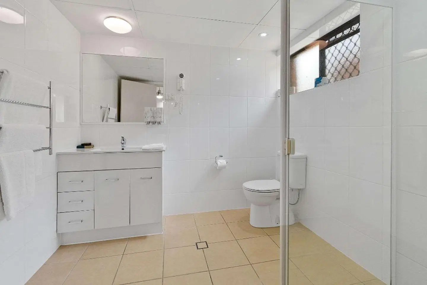 Quality Hotel Robertson Gardens Badezimmer