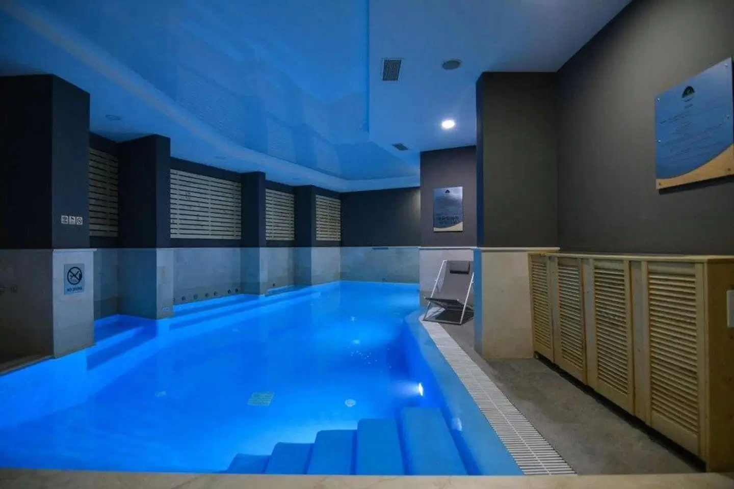 Perla Residence Hotel & SPA Hallenbad