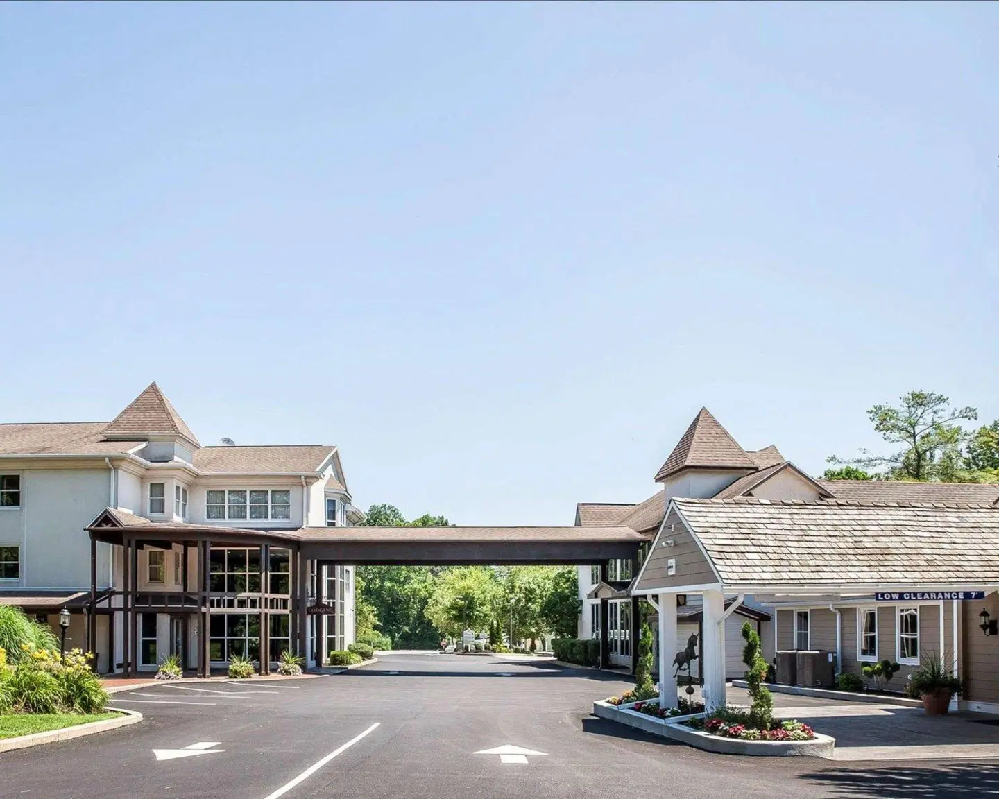 Inn at Mendenhall EXTERIOR