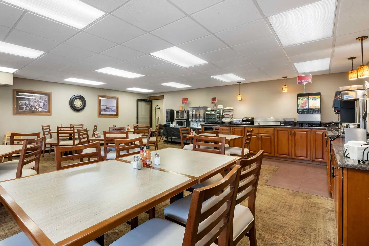 Best Western Plus Concord Inn Bar