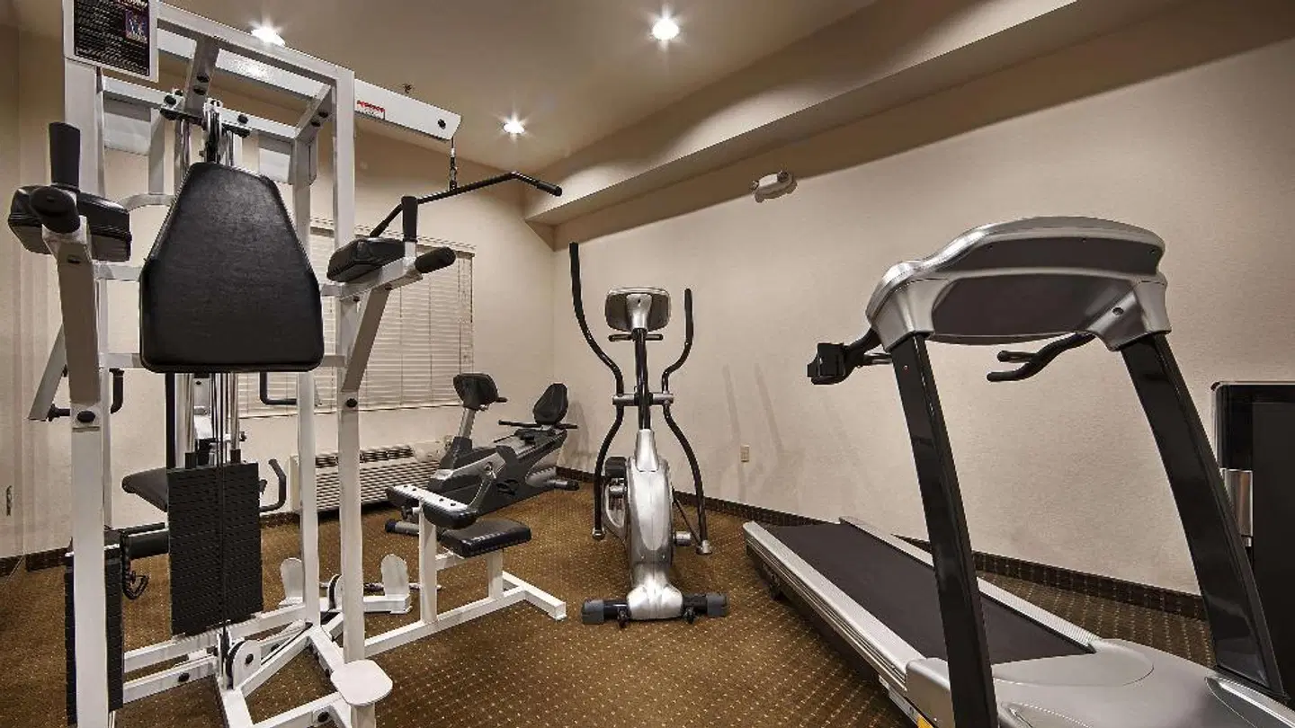 Best Western PLUS Lake Elsinore Inn & Suites SPORTS_AND_LEISURE