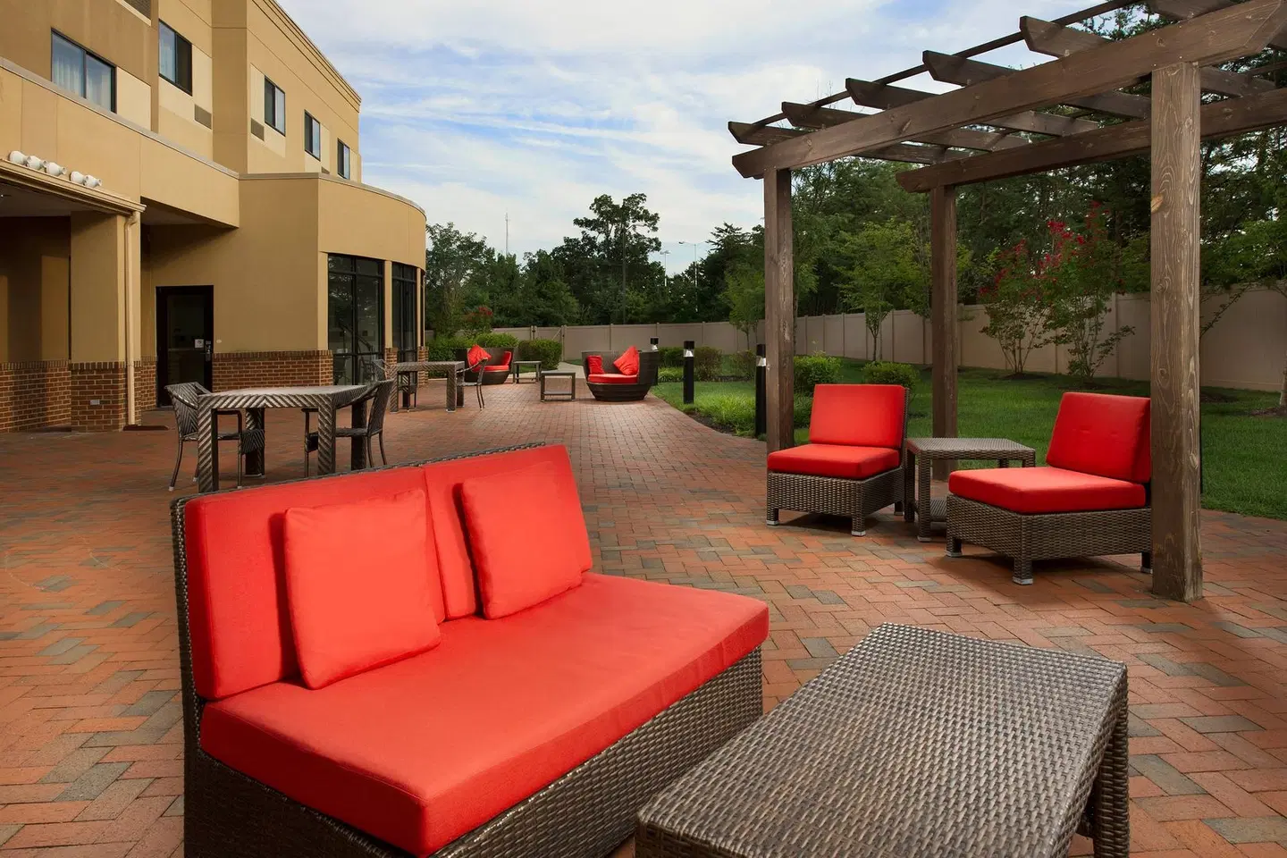 Courtyard by Marriott Waldorf Terrasse