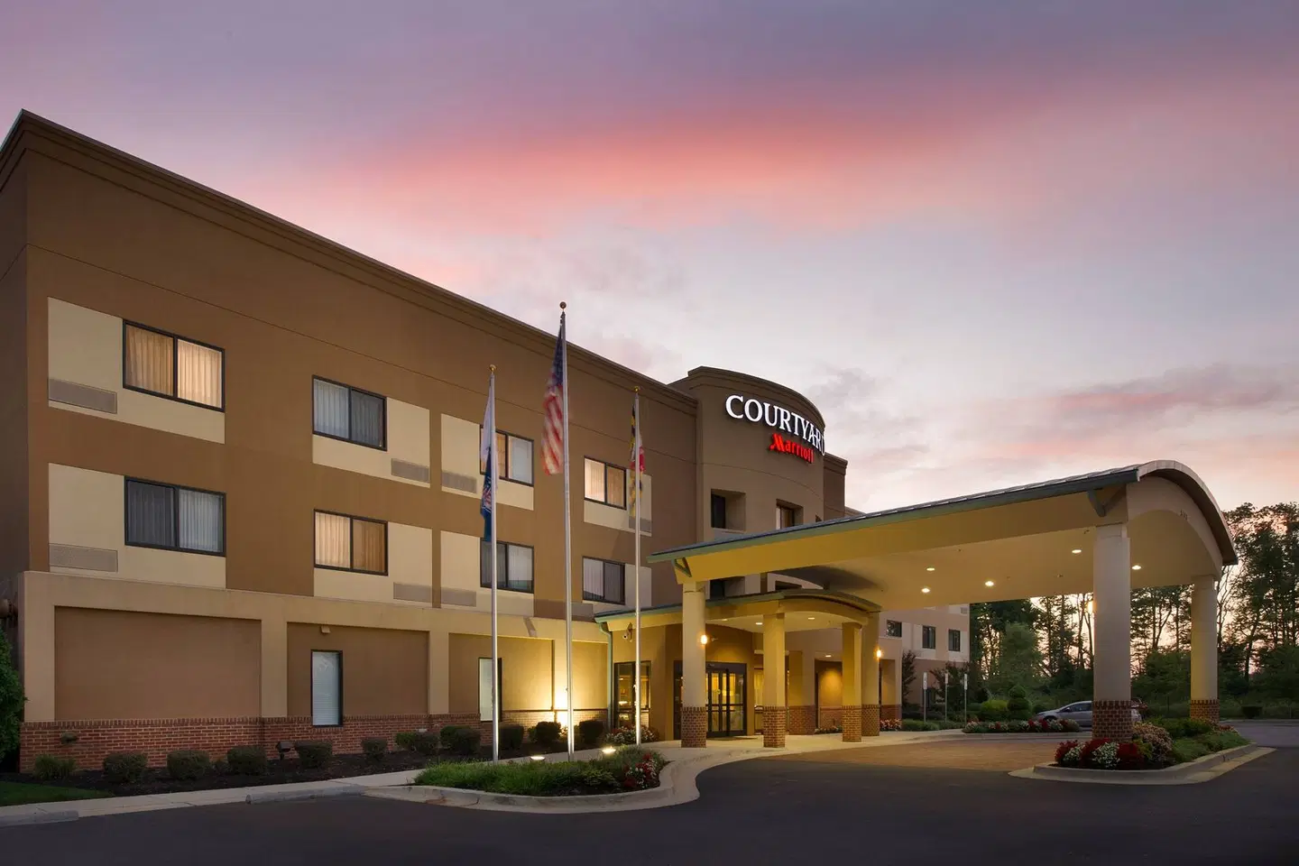 Courtyard by Marriott Waldorf EXTERIOR