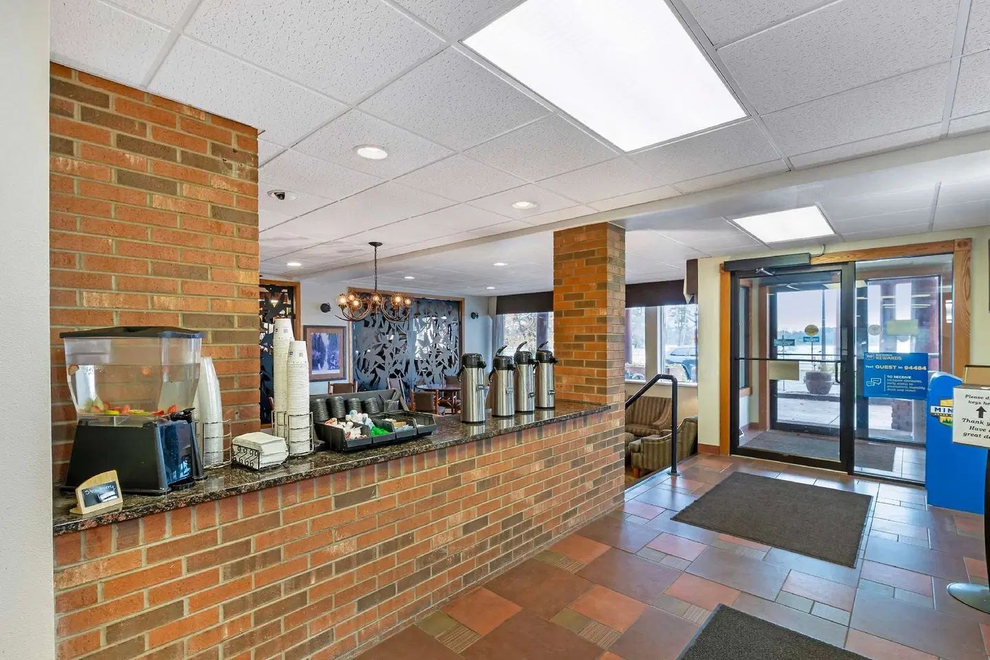Best Western Plus Concord Inn Bar