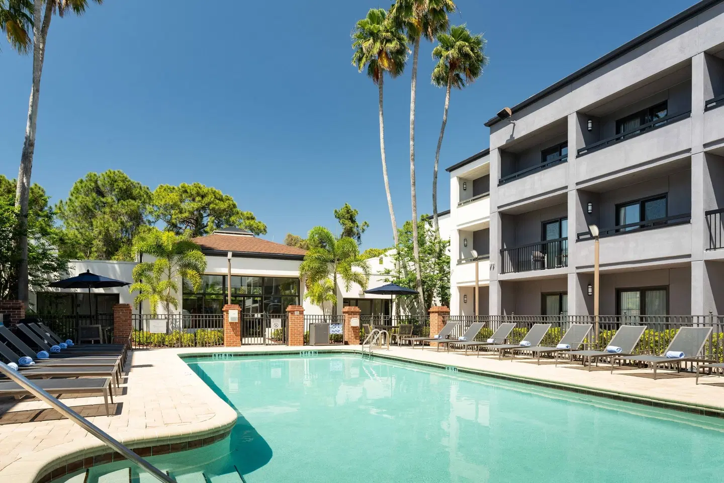 Courtyard by Marriott St. Petersburg Clearwater OUTDOOR_POOL