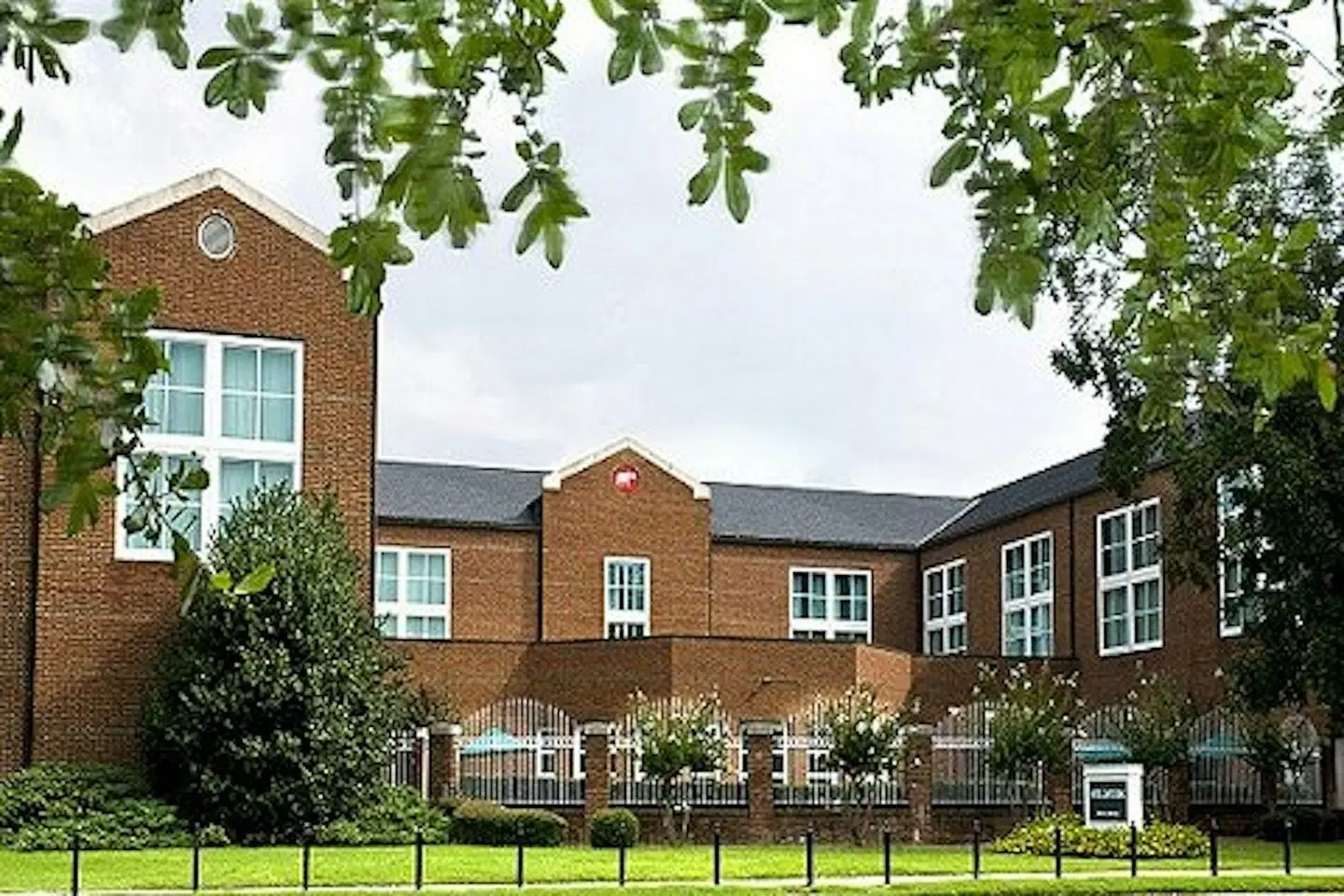 Capstone EXTERIOR