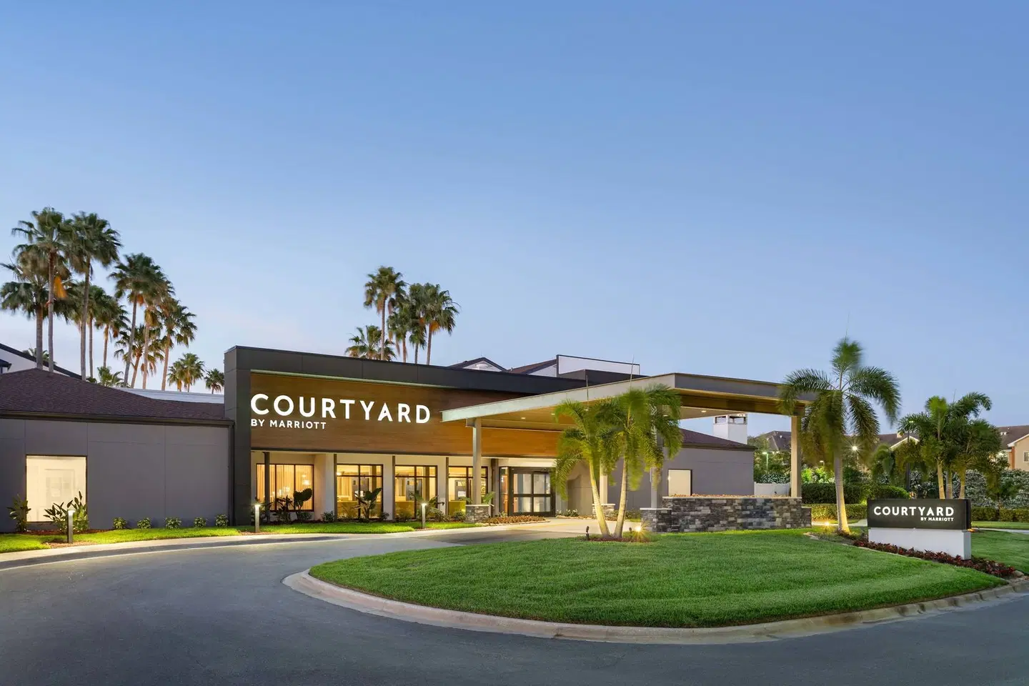 Courtyard by Marriott St. Petersburg Clearwater EXTERIOR