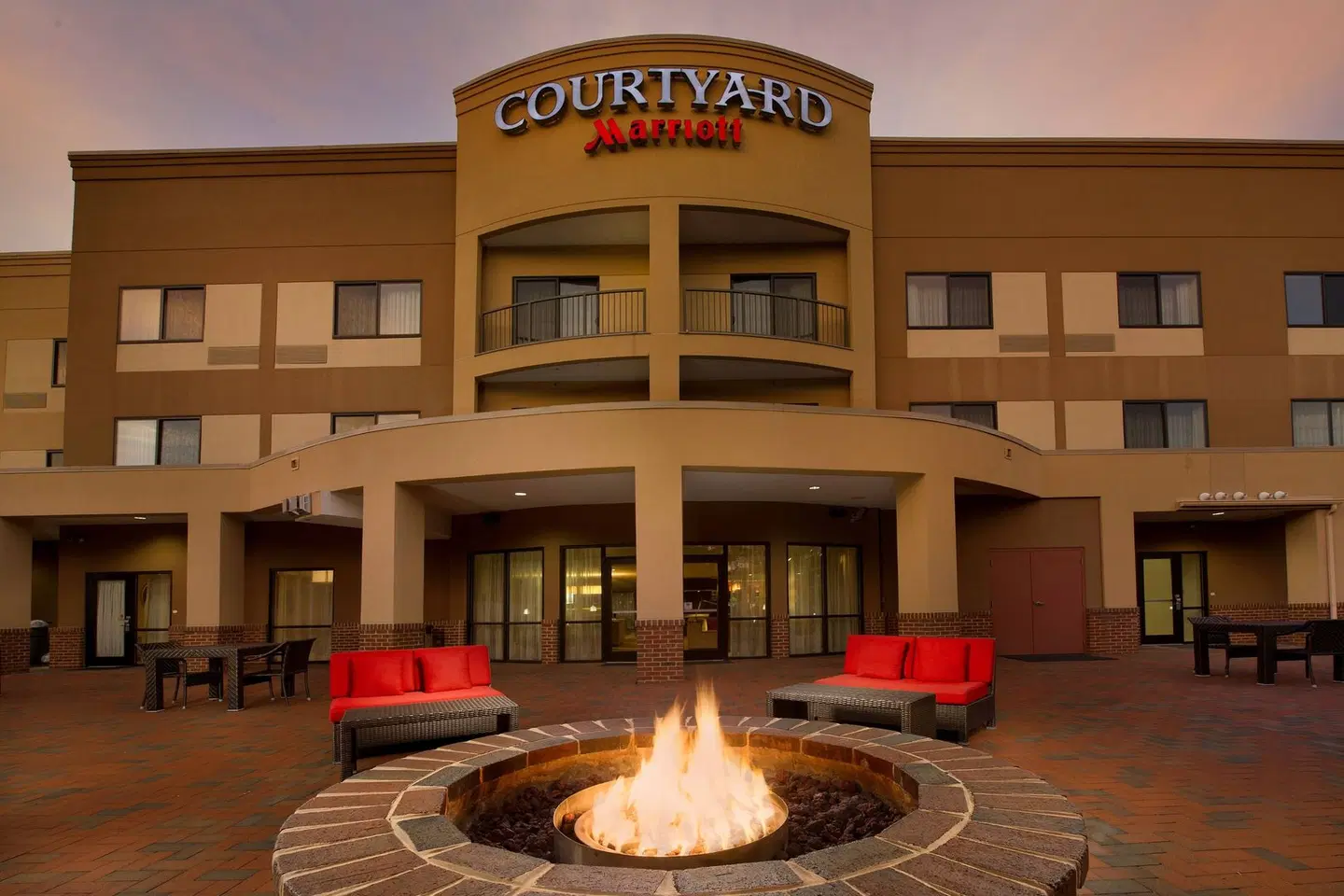 Courtyard by Marriott Waldorf EXTERIOR