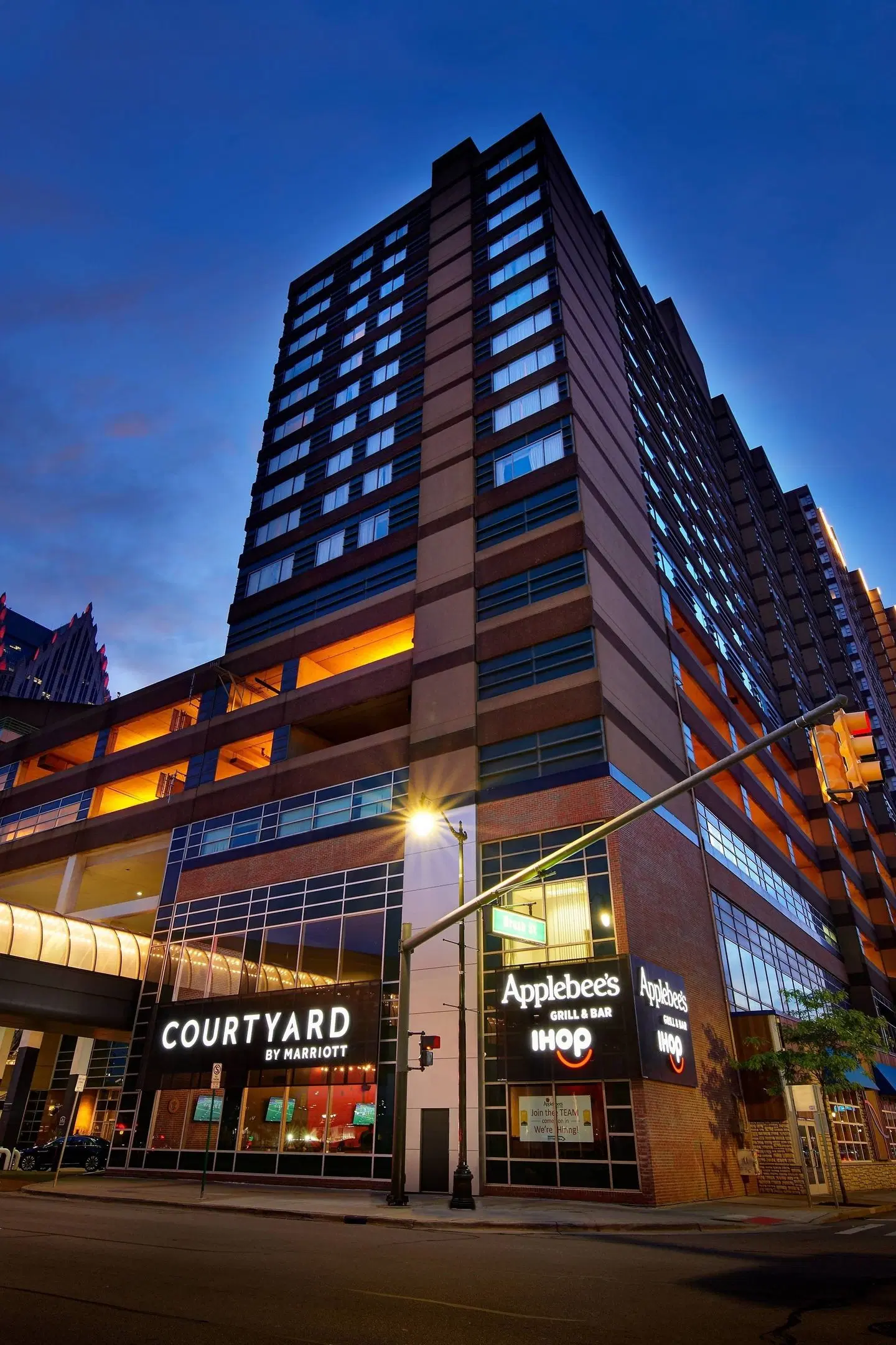 Courtyard by Marriott Detroit Downtown EXTERIOR