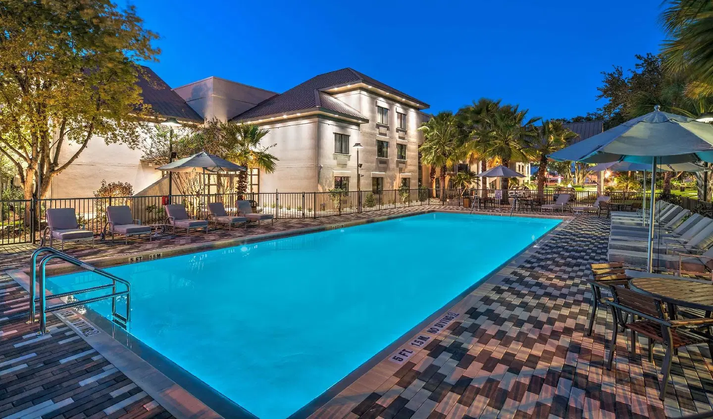 DoubleTree by Hilton Gainesville OUTDOOR_POOL
