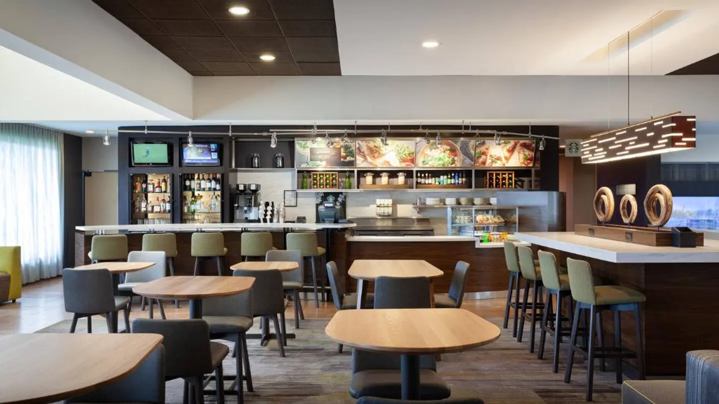 Courtyard by Marriott Tampa Westshore/Airport Bar