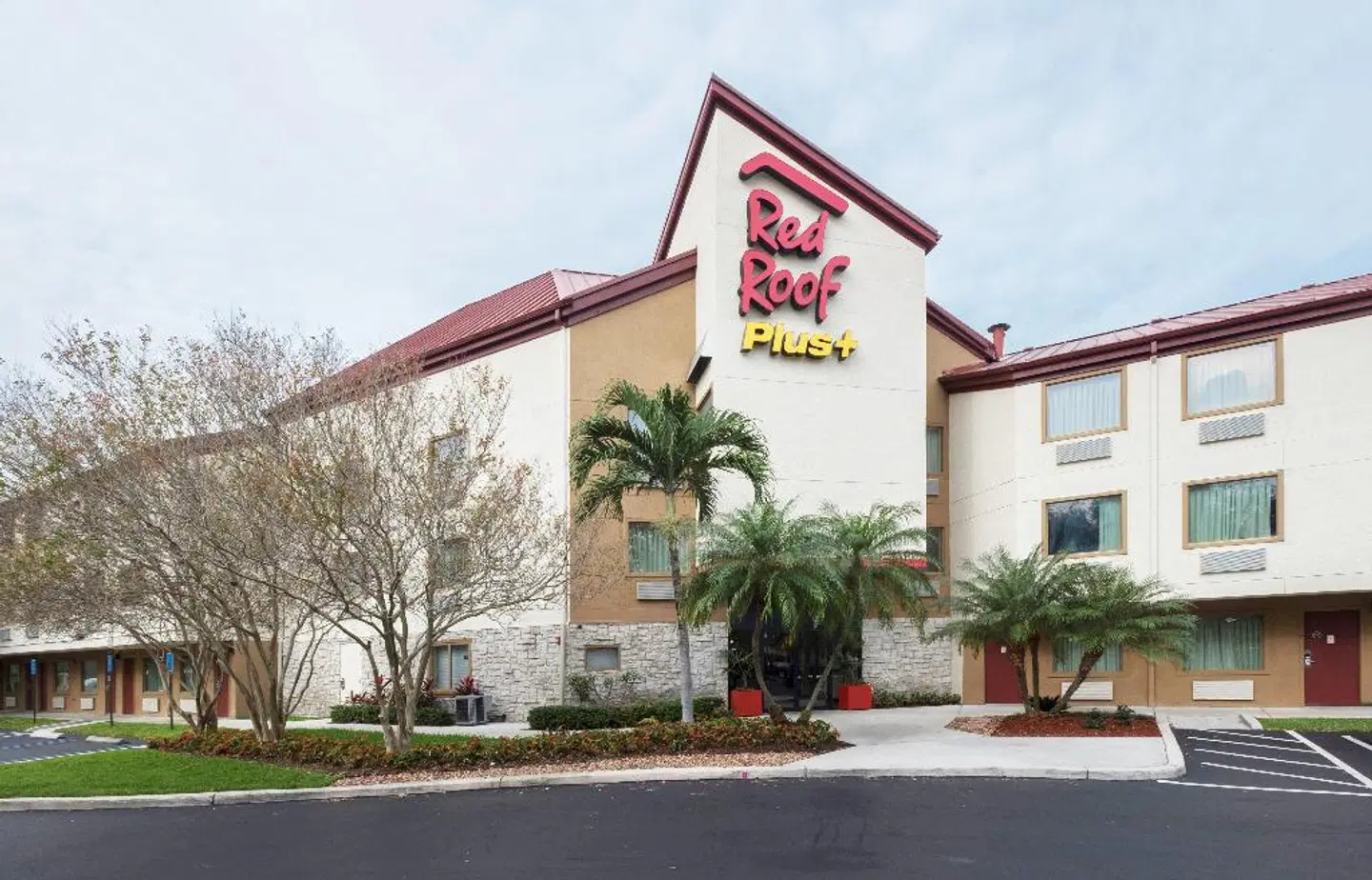 Red Roof PLUS+ West Palm Beach EXTERIOR
