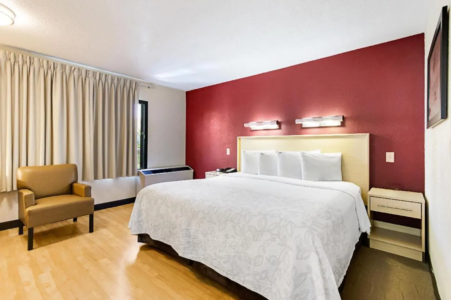 Red Roof PLUS+ West Palm Beach ROOM_EXAMPLE