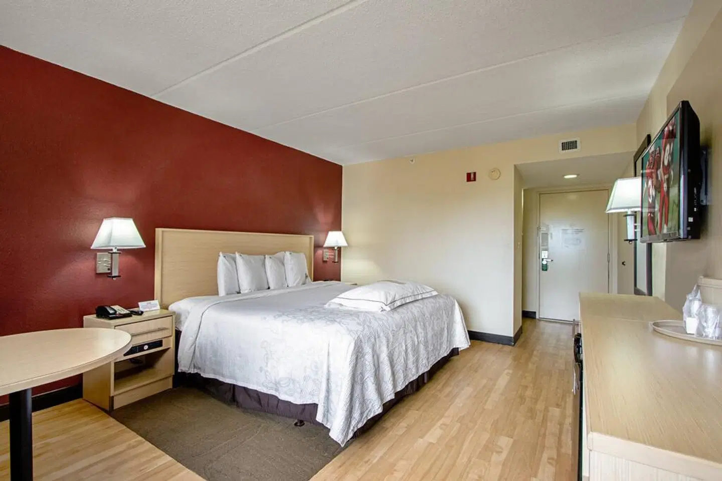 Red Roof PLUS+ West Palm Beach ROOM_EXAMPLE