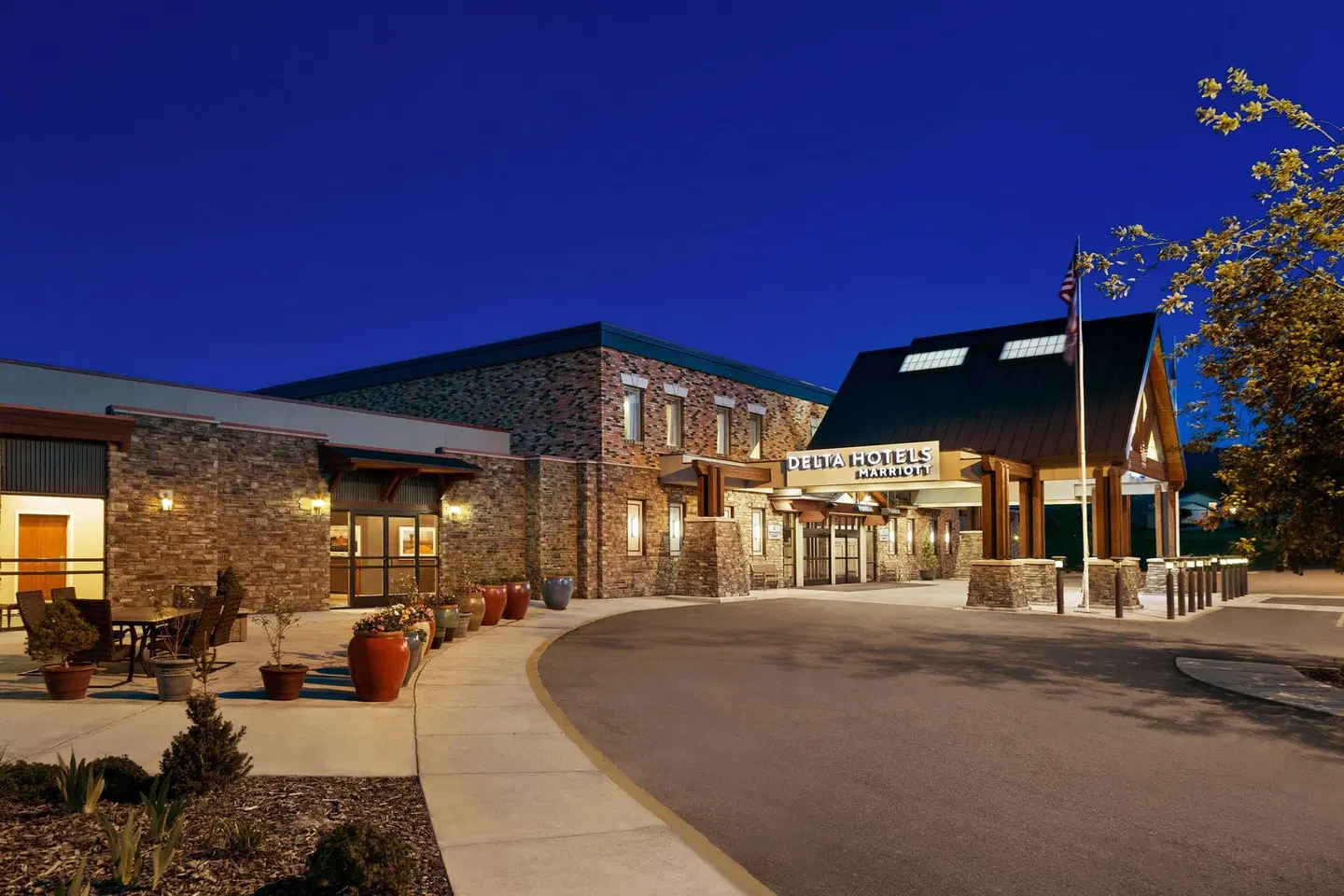 Delta Hotels by Marriott Helena Colonial EXTERIOR