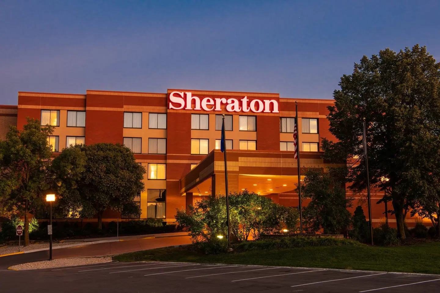 Sheraton Minneapolis West Hotel EXTERIOR