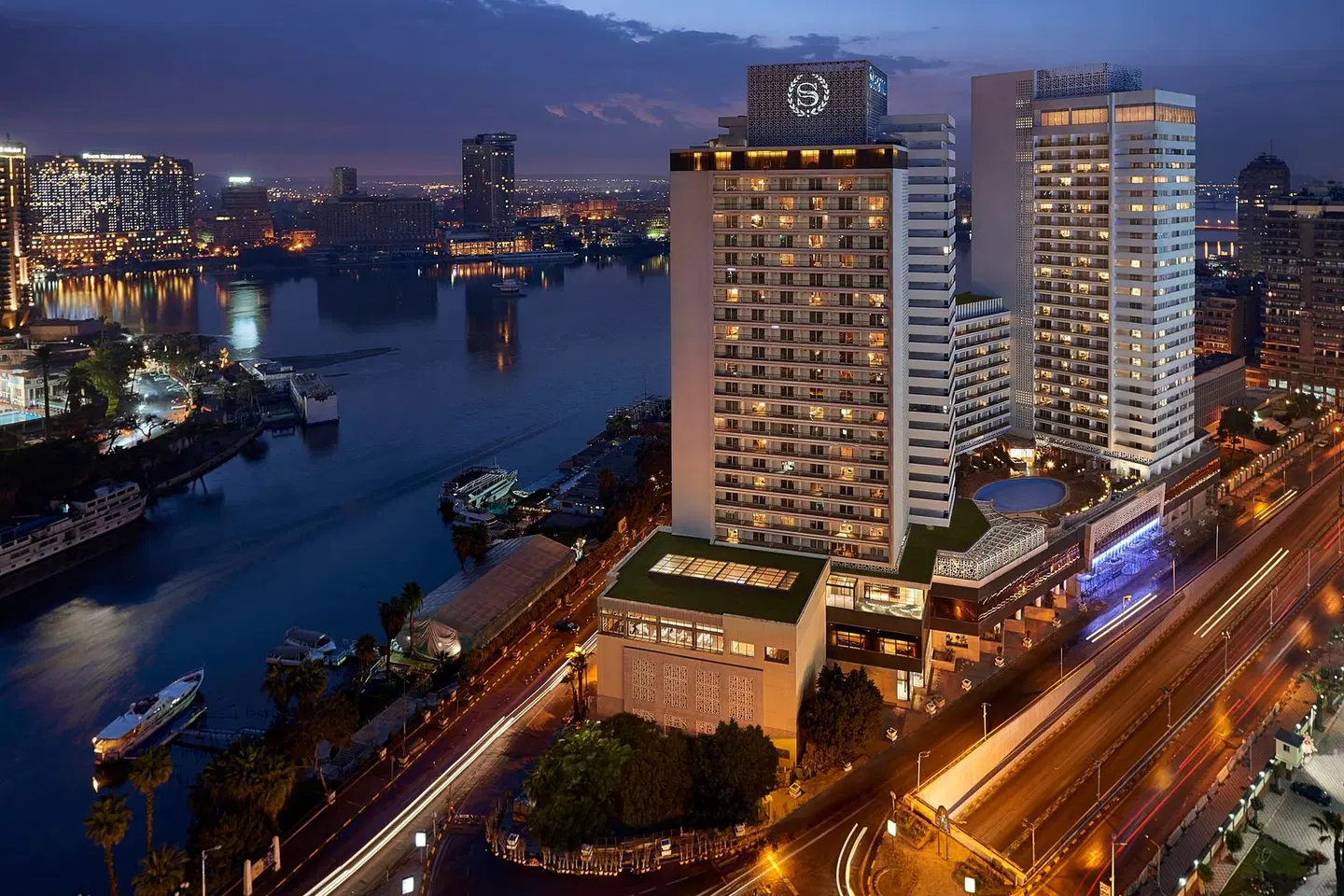 Sheraton Cairo Hotel & Casino EXTERIOR