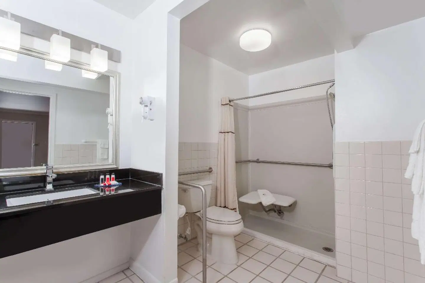Days Inn by Wyndham Wilmington/Newark Badezimmer