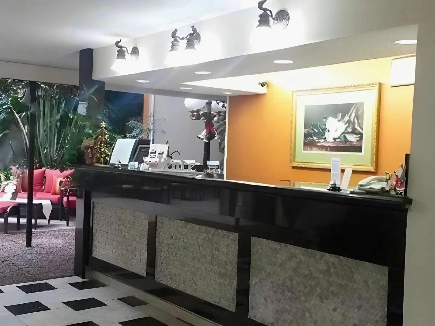 Governors Suites Hotel Bar