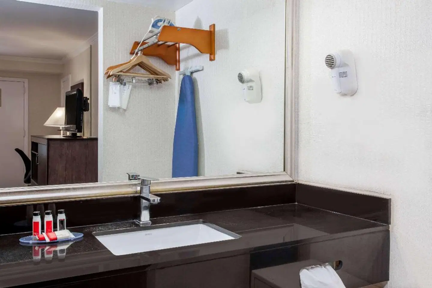 Days Inn by Wyndham Wilmington/Newark Badezimmer