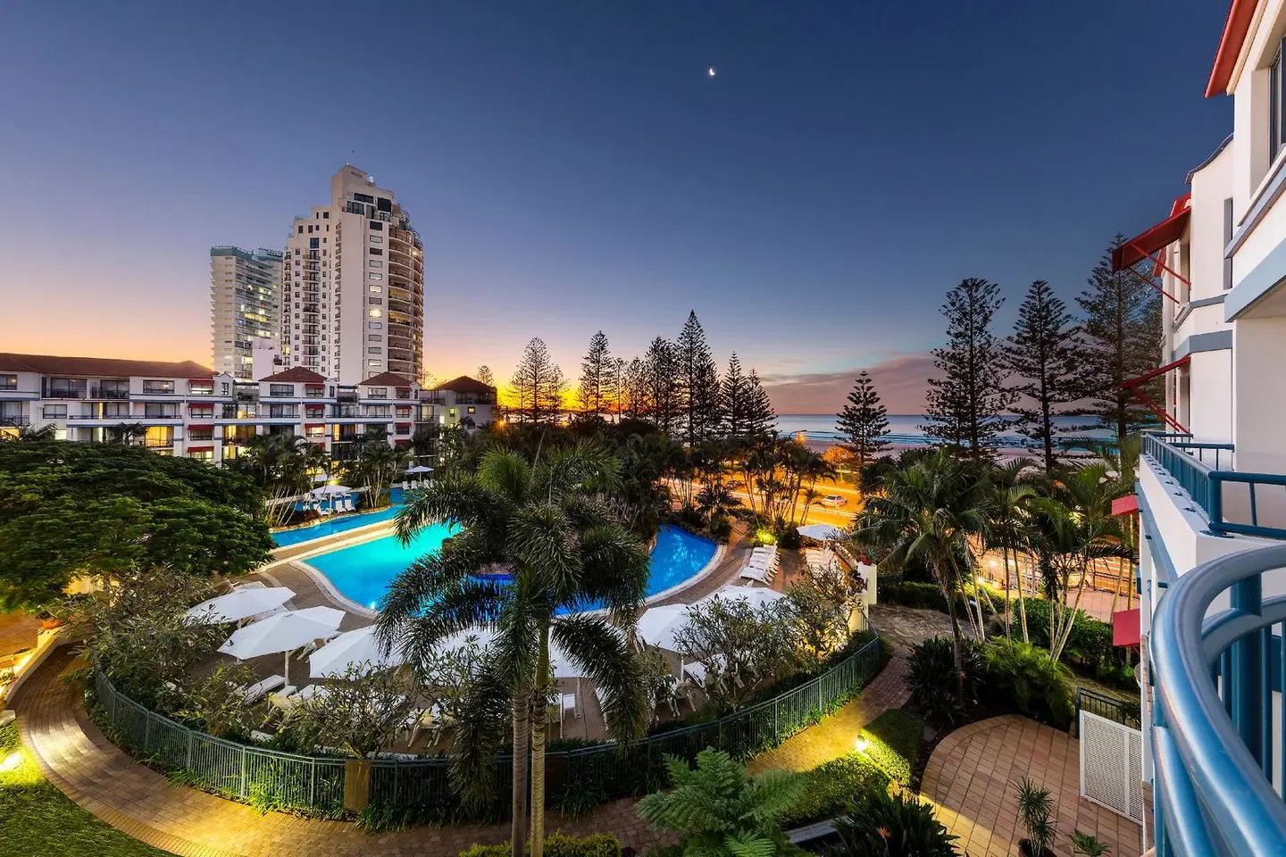 Oaks Gold Coast Calypso Plaza Suites EXTERIOR