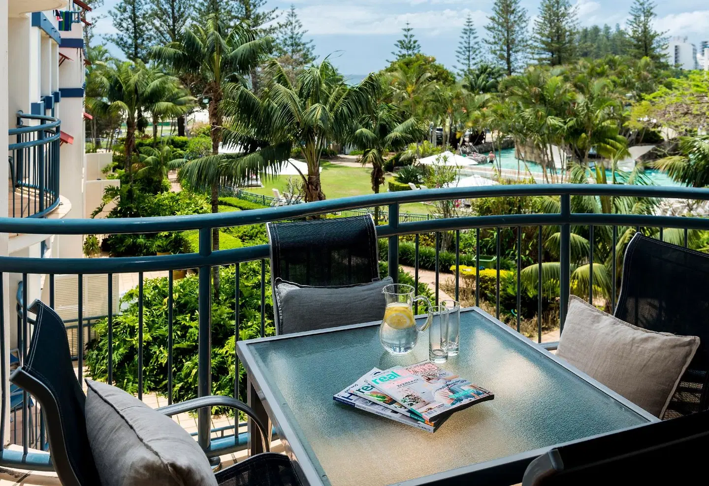 Oaks Gold Coast Calypso Plaza Suites Terrasse
