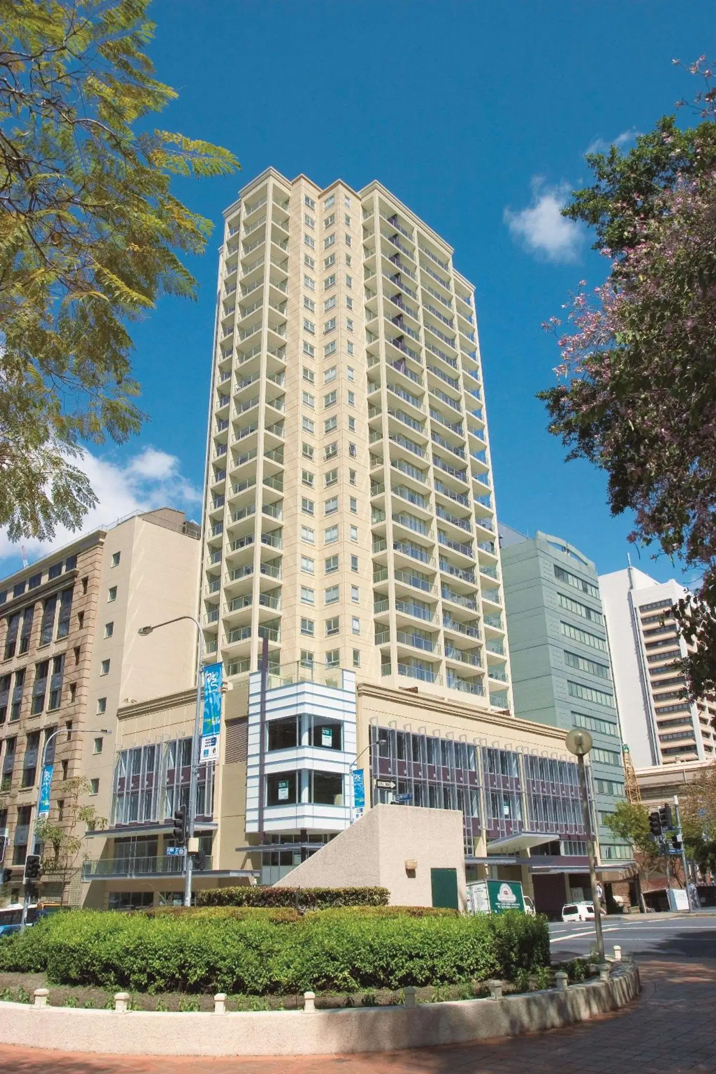 Oaks Lexicon EXTERIOR