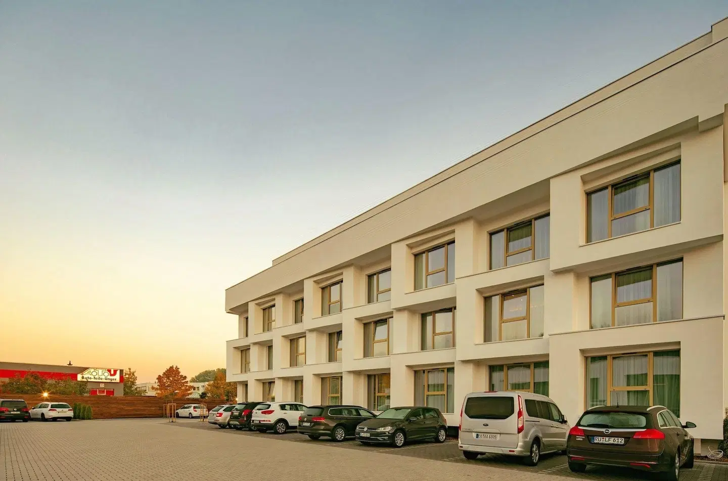 TRIP INN Conference, Hotel & Suites EXTERIOR