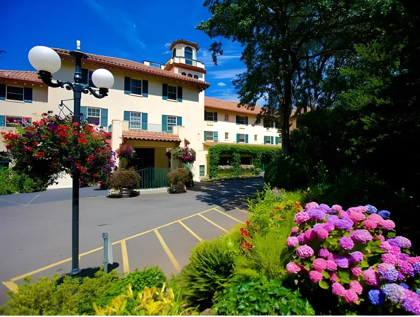 Columbia Gorge Hotel EXTERIOR