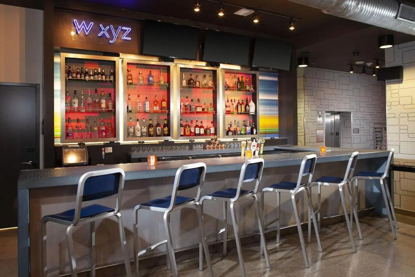 Aloft by Marriott Richmond West Bar