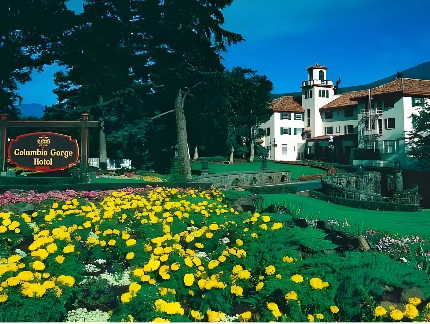 Columbia Gorge Hotel EXTERIOR