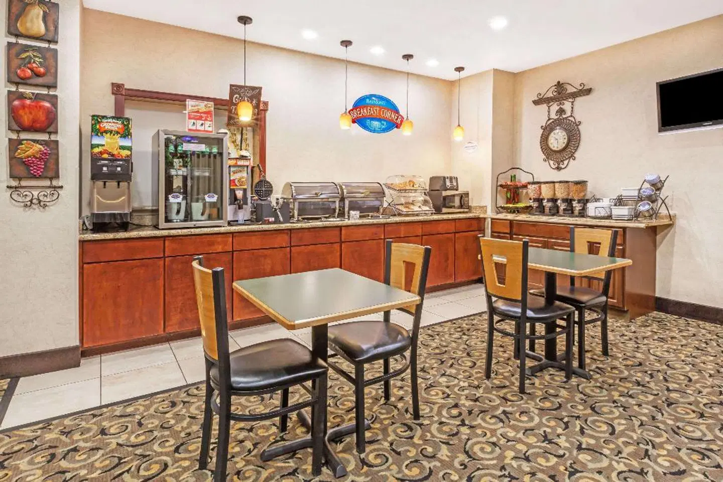 Baymont by Wyndham Tyler Bar