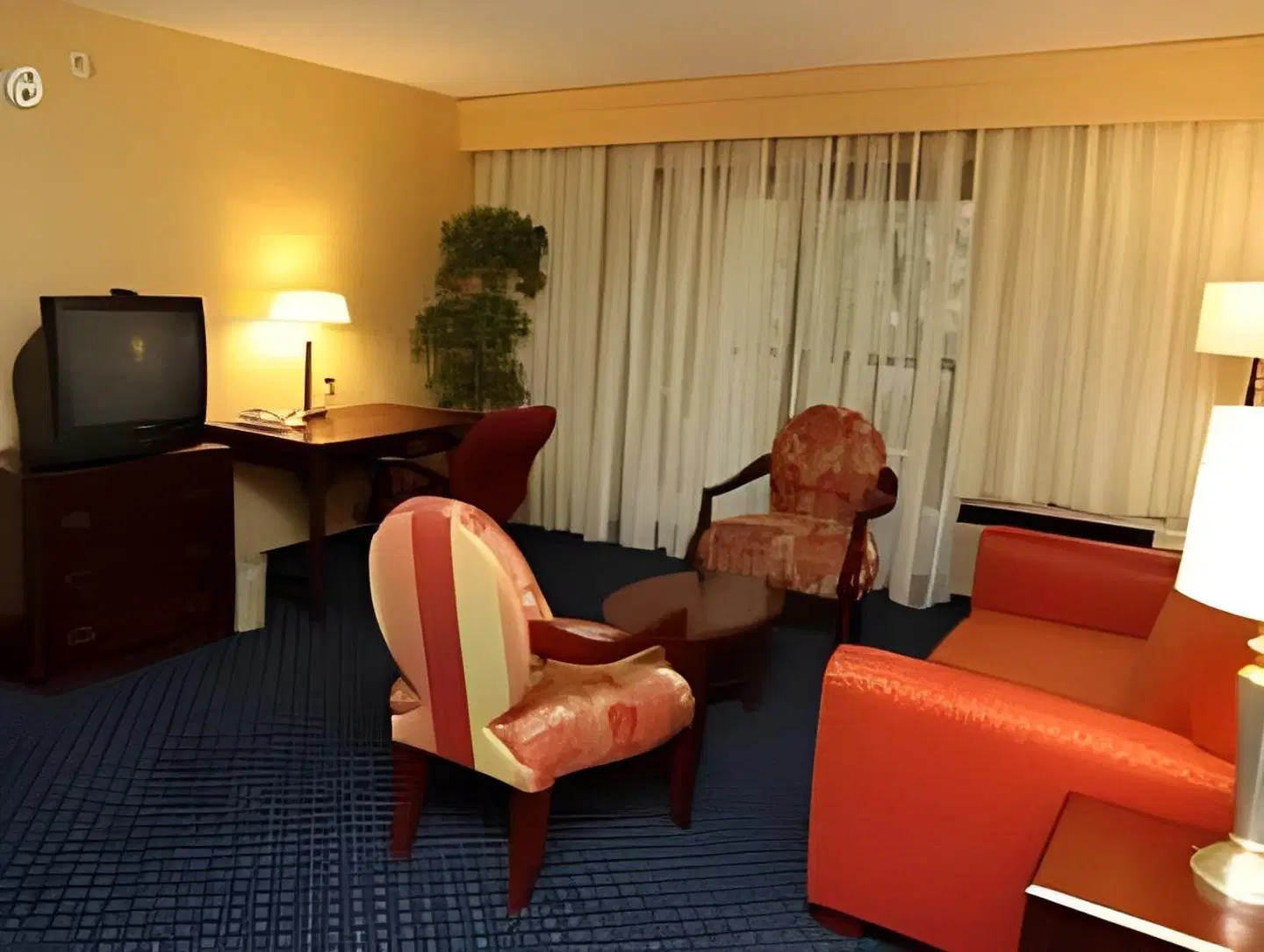 Courtyard by Marriott Grand Rapids Airport ROOM_EXAMPLE
