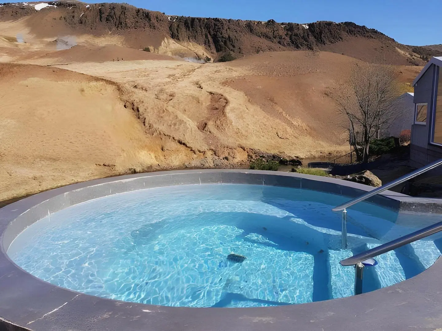 Frost and Fire Hotel OUTDOOR_POOL