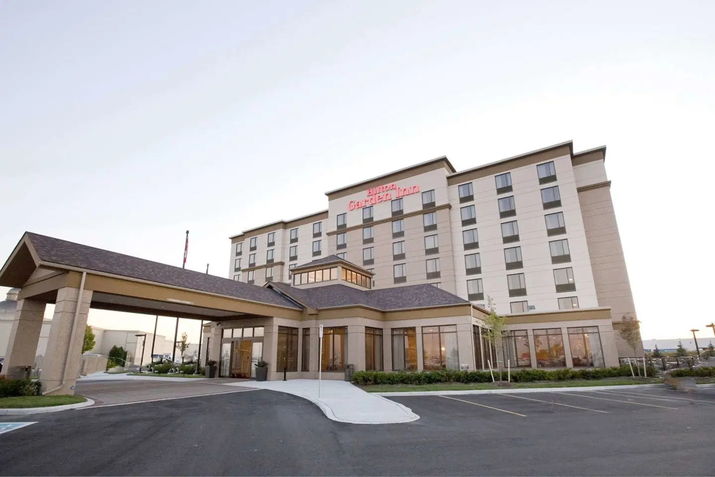 Hilton Garden Inn Toronto/Brampton EXTERIOR