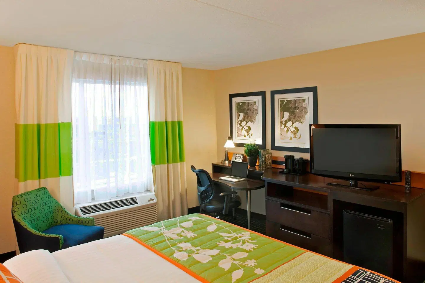 Fairfield Inn & Suites by Marriott Toronto Mississauga ROOM_EXAMPLE
