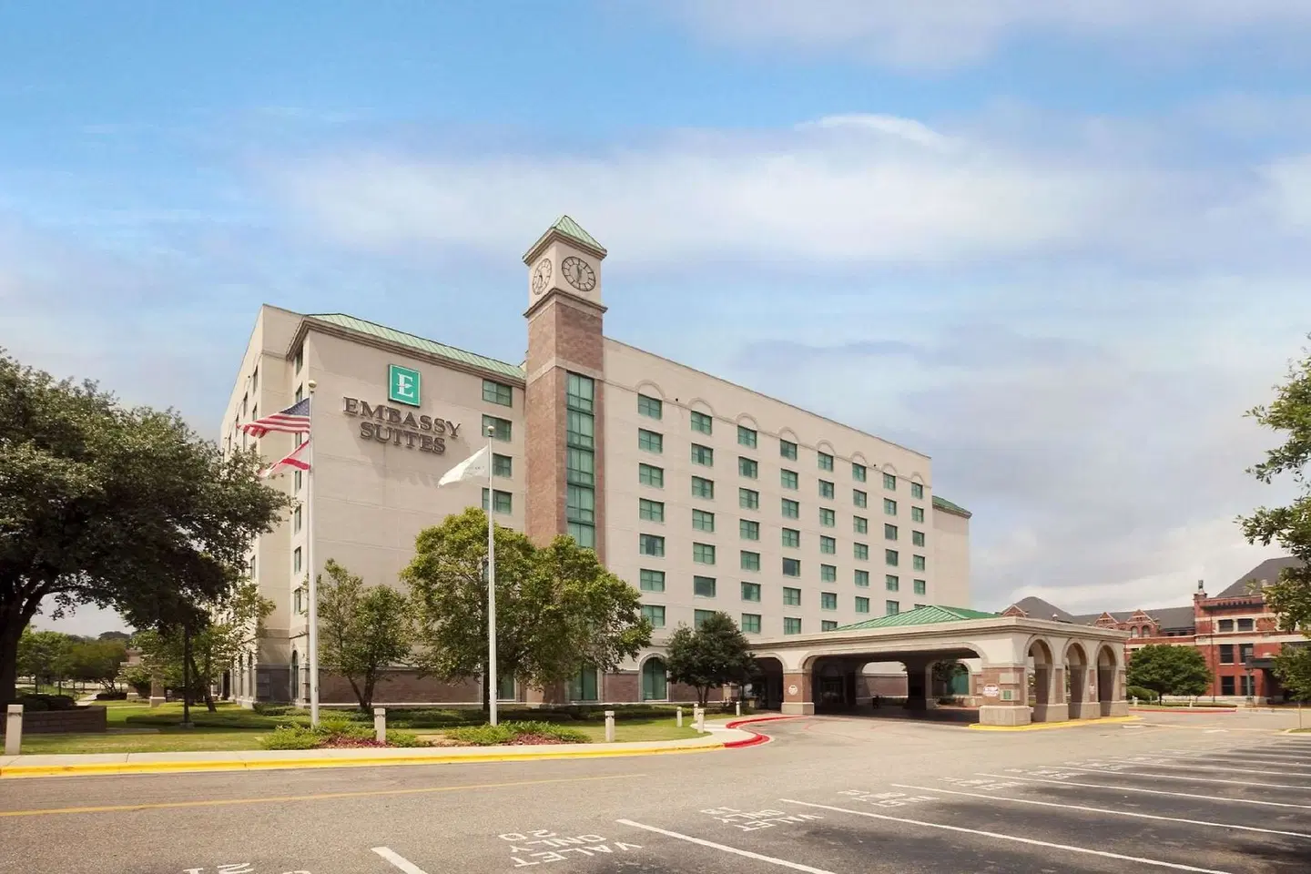 Embassy Suites by Hilton Montgomery - Hotel & Conference Center EXTERIOR
