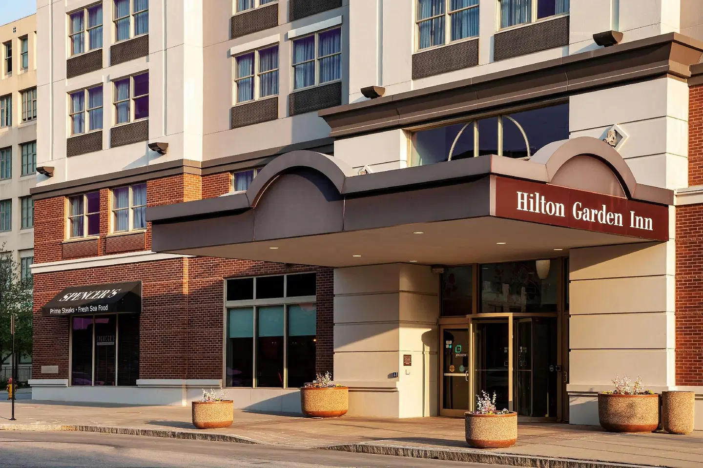 Hilton Garden Inn Omaha Downtown/Old Market Area EXTERIOR