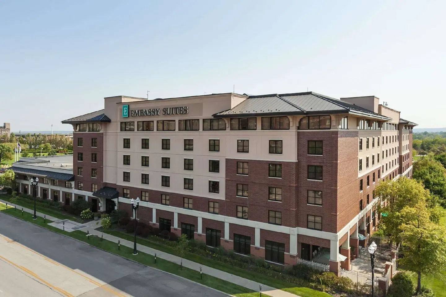 Embassy Suites by Hilton Omaha Downtown Old Market EXTERIOR