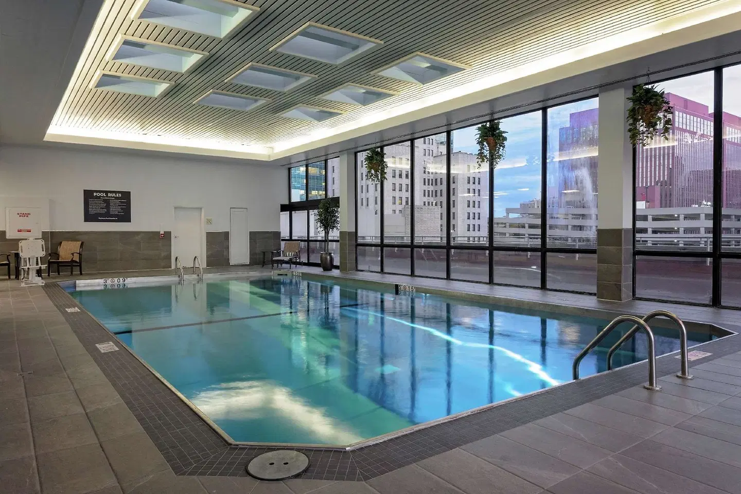 DoubleTree by Hilton Hotel Omaha Downtown Hallenbad