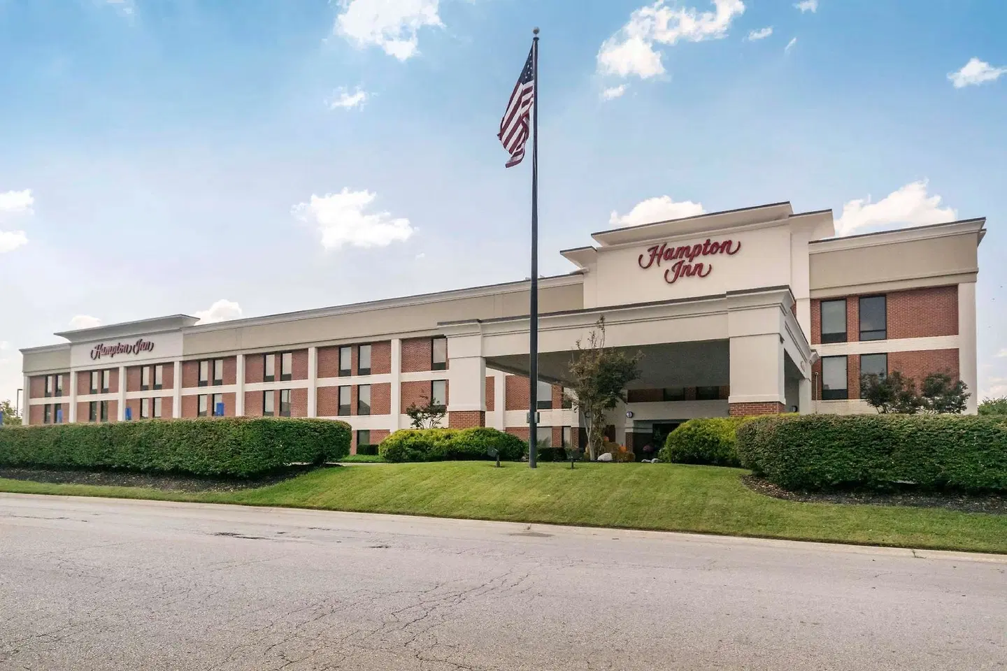 Hampton Inn Richmond EXTERIOR