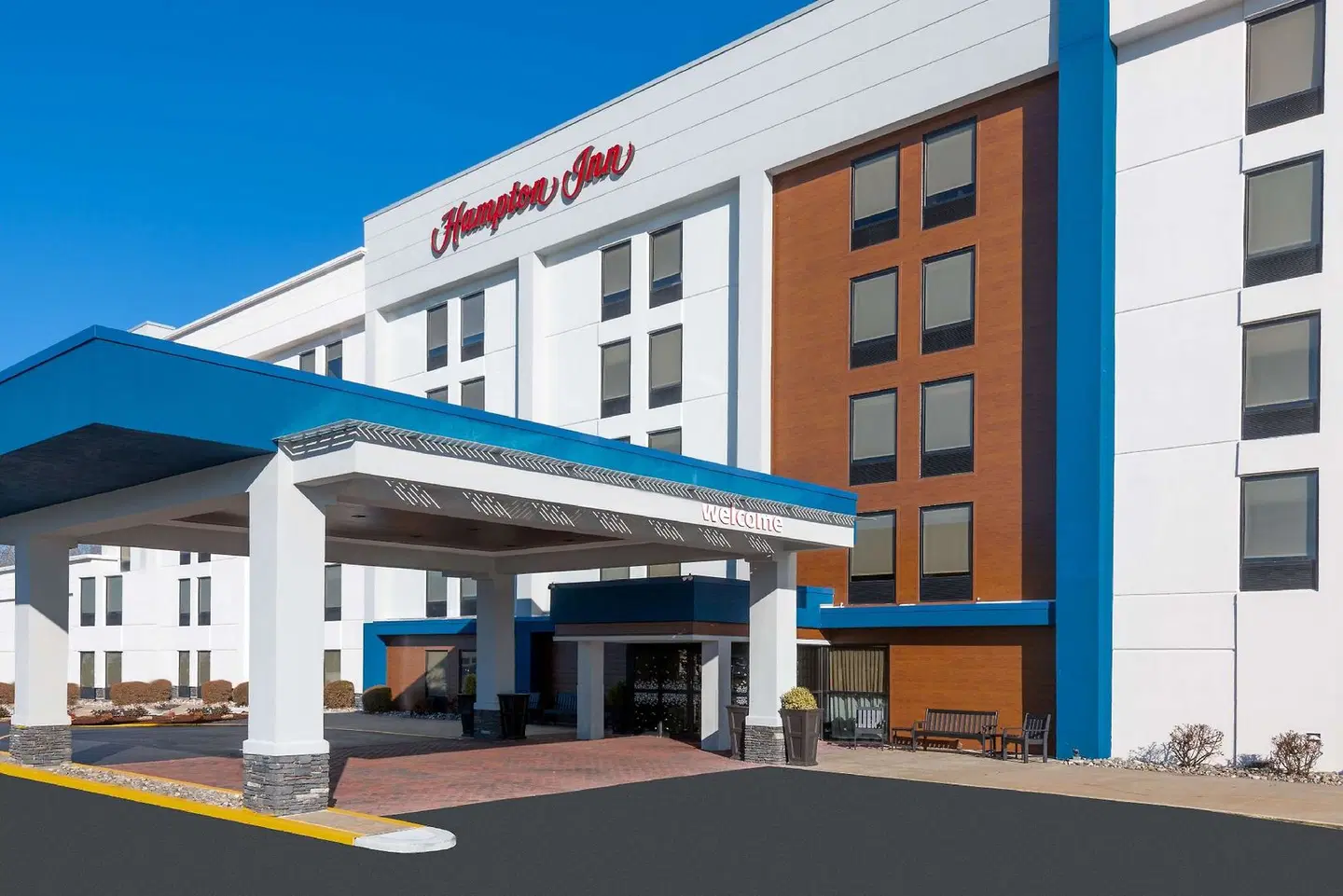 Hampton Inn Salisbury EXTERIOR