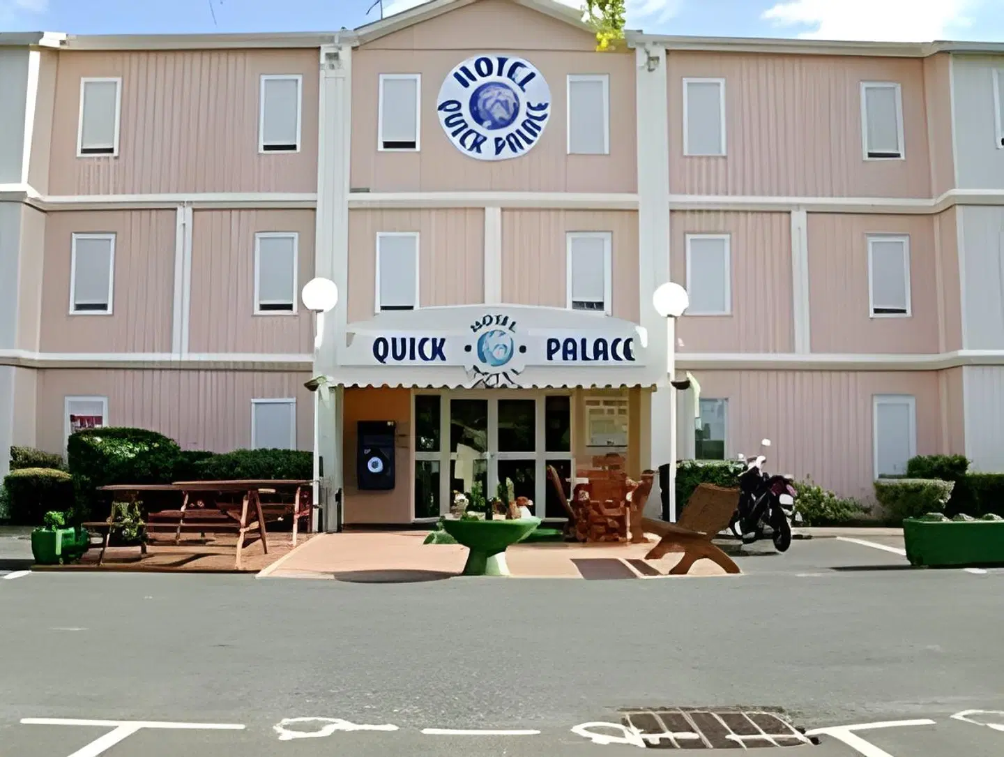 Quick Palace EXTERIOR
