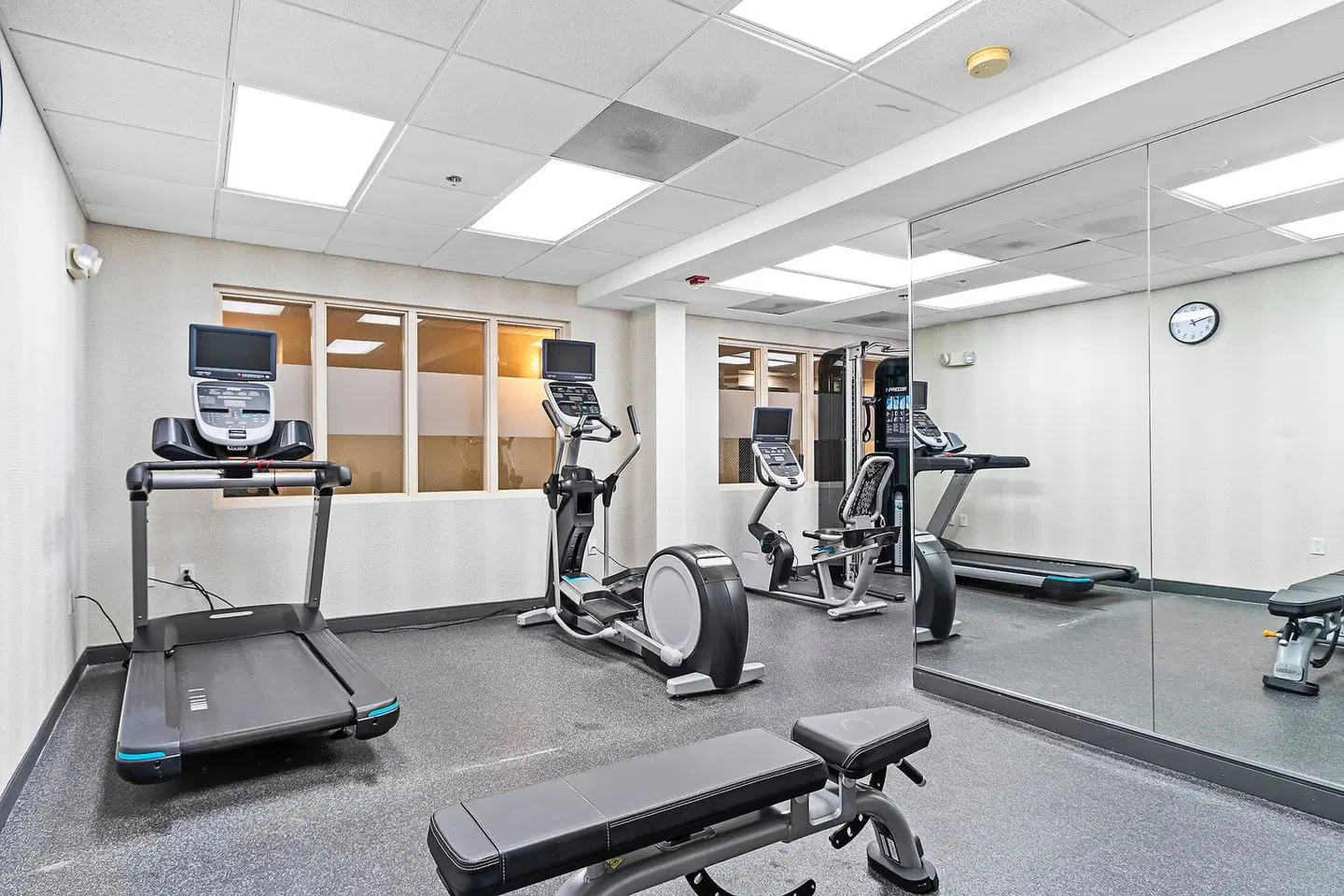 Holiday Inn St. Petersburg West by IHG SPORTS_AND_LEISURE