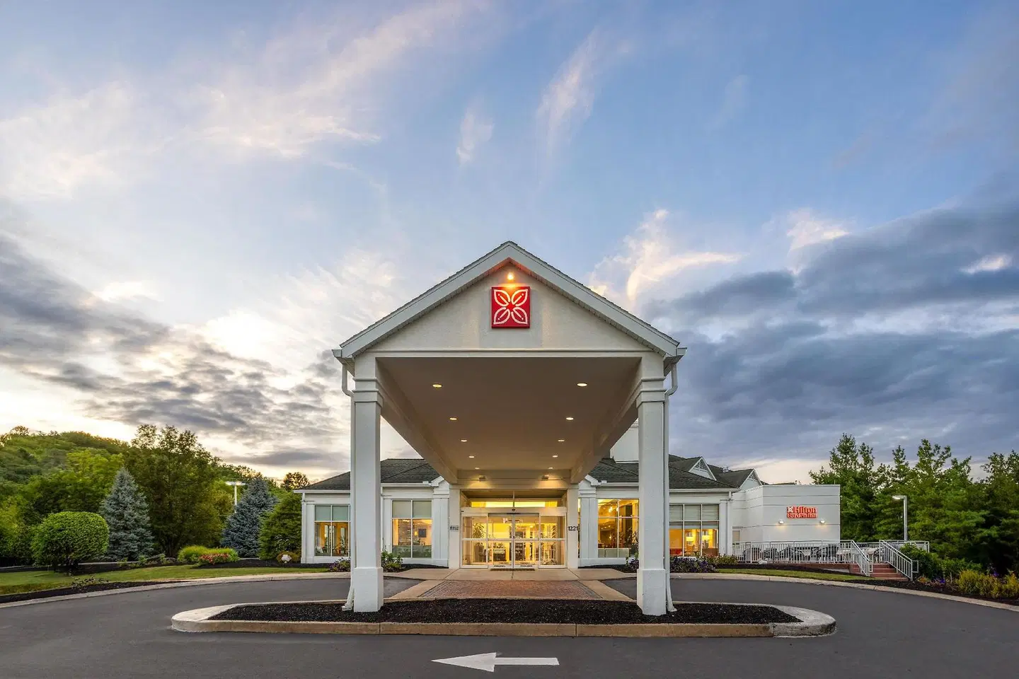 Hilton Garden Inn State College EXTERIOR