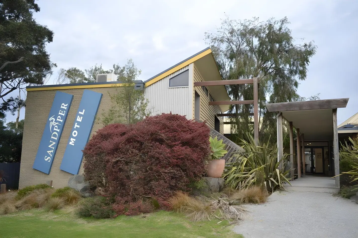 Sandpiper Motel EXTERIOR
