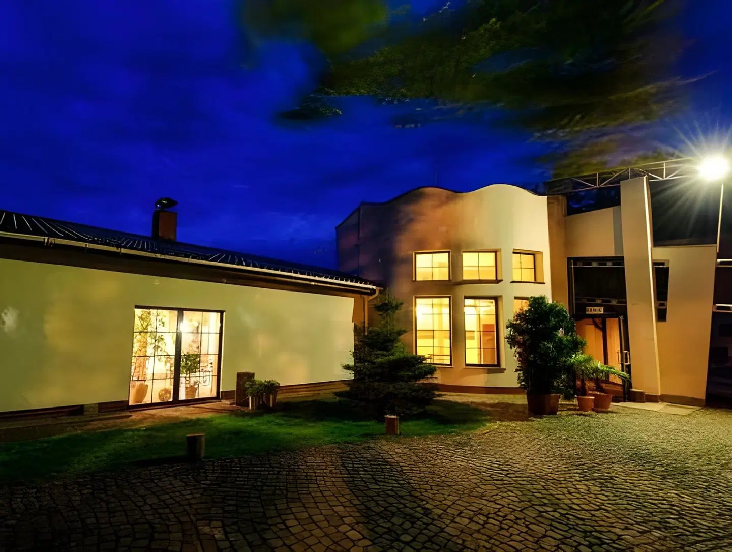 Active EXTERIOR