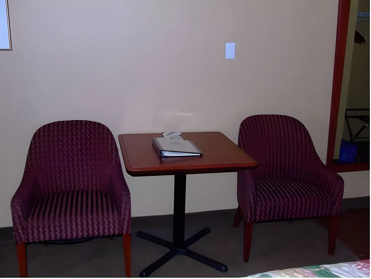 The Yukon Inn ROOM_EXAMPLE