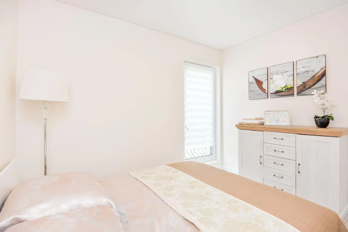 Seaside Apartments ROOM_EXAMPLE